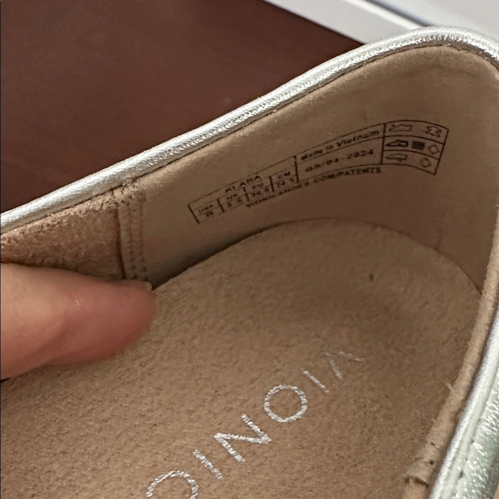 Vionic Klara Silver Flats, Size 8 - Picture 7 of 7